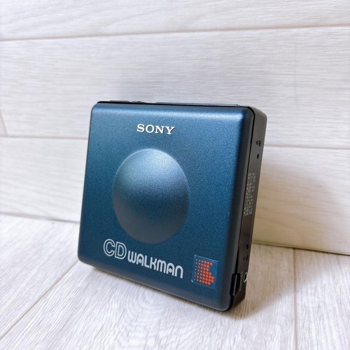 SONY D-82 Walkman 8cm Current condition CD-only compact player For parts as is - Picture 2 of 12