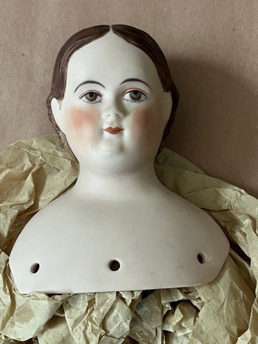 ANTIQUE LARGE PAINTED PORCELAIN DOLL HEAD AND SHOULDERS DATED 1961 - Picture 2 of 10