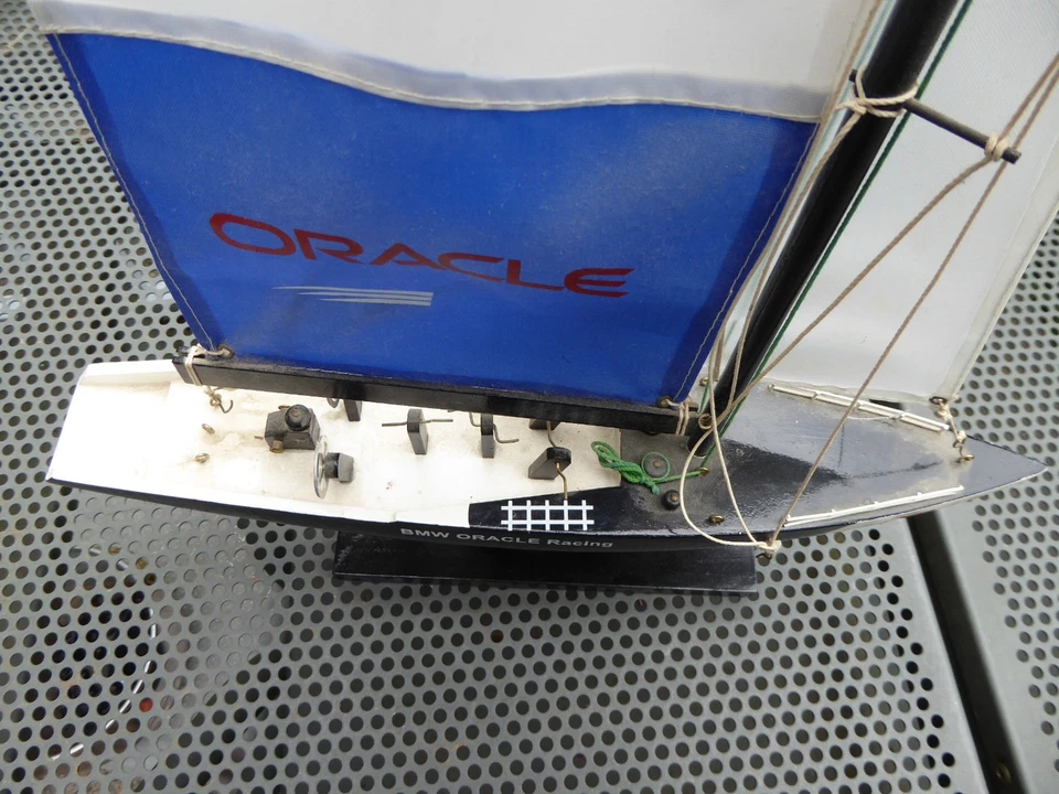 Segelyacht Modell BMW Oracle Racing - USA 76 - Bild 3 von 4