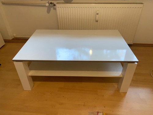 weißer kleiderschrank gebraucht, eine schwarze Couch, ein weisser Couchtisch - Bild 4 von 4