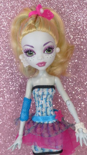 POUPÉE DOLL MONSTER HIGH LAGOONA BLUE DOT DEAD GORGEOUS SHOWBIZ MATTEL 2011 - Foto 21 di 24