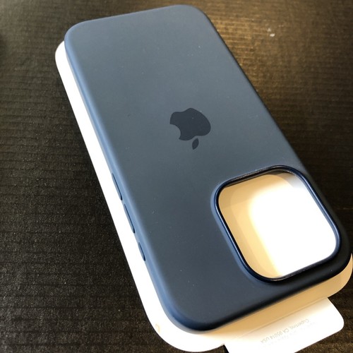 Coque silicone véritable Apple iPhone 15 Pro housse MagSafe bleu tempête A3125 - Photo 6 sur 8
