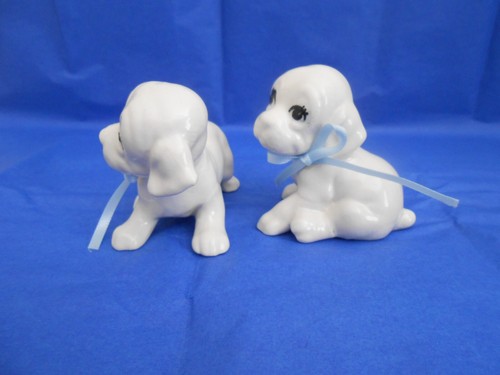Cuccioli con nastri blu set 2 statuine in ceramica bianca - Foto 3 di 12
