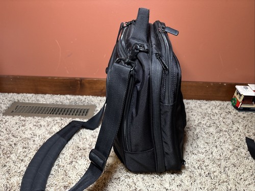 Brenthaven 15 Inch Laptop Bag / Carrying Briefcase, Durable, Lightweight - Picture 9 of 9