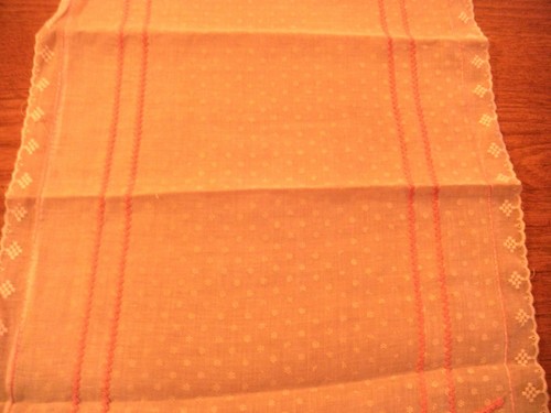 VINTAGE DRESSER SCARF/TABLE RUNNER WITH EMBROIDERY and rick rack nylon used - Picture 12 of 12