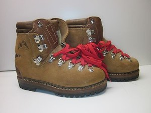 lowa mens walking shoes