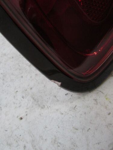 Infiniti QX56 QX80 2011-2017 OEM IZQUIERDA QTR MONTADA LUZ TRASERA LED ROJA - Imagen 2 de 3