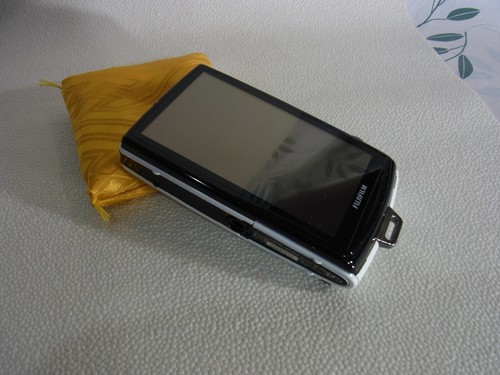 Fujifilm FinePix Z1000EXR,White,Excellent,16MP,5x,f/3.9,3.5inch from Japan USED - Picture 12 of 24