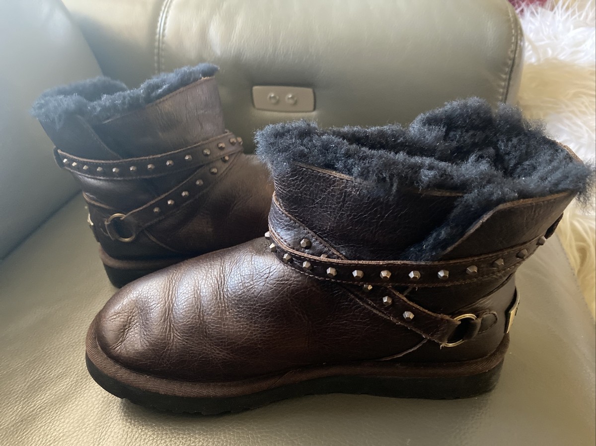 Ugg cove boots discount