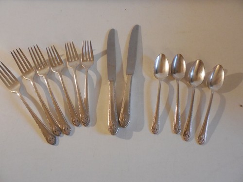 Holmes & Edwards Lovely Lady Silverplate: 2 coltelli da tavola - Foto 3 di 3