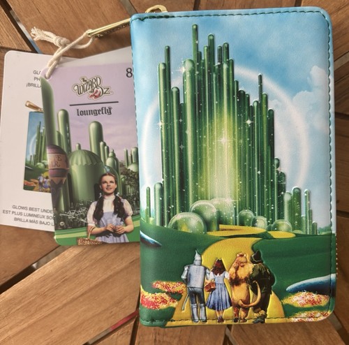 Neu mit Etikett Loungefly Wizard of Oz Emerald City Geldbörse mit umlaufendem Reißverschluss leuchtet im Dunkeln