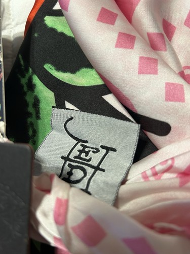 Ed Hardy Women's 42x42 Scarf Wrap Red Hearts Pink Skull NWT - Picture 6 of 7