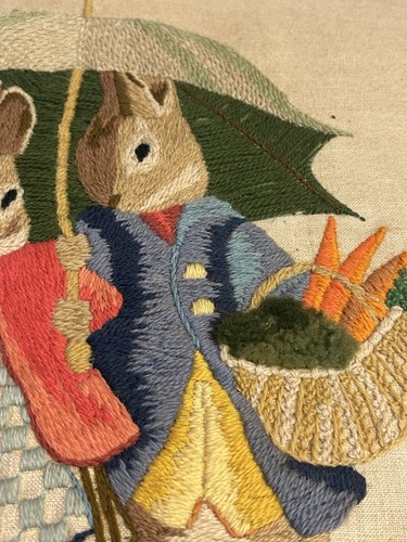 BEATRIX POTTER PETER RABBIT LOVE IS A SHARELLA COMPARTIDA CREWEL IMAGEN LANA - Imagen 7 de 11