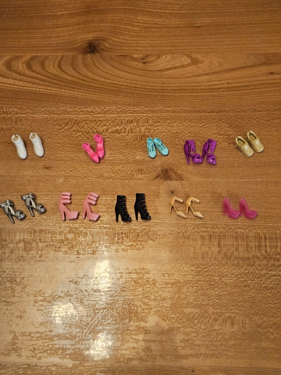 Huge Lot of Vintage 16 Barbie Dolls plus over 120 Clothes & Accessories 80s 90s