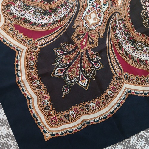 Club 7 ECHO Scarf Paisley Countryside Black Gold 100% Silk 36 Square Equestrian - Picture 5 of 5