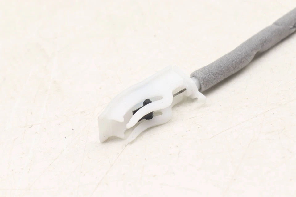 2011-2015 BMW ALPINA B7L - Liberação de alça interna traseira / cabo Bowden - Imagem 2 de 4