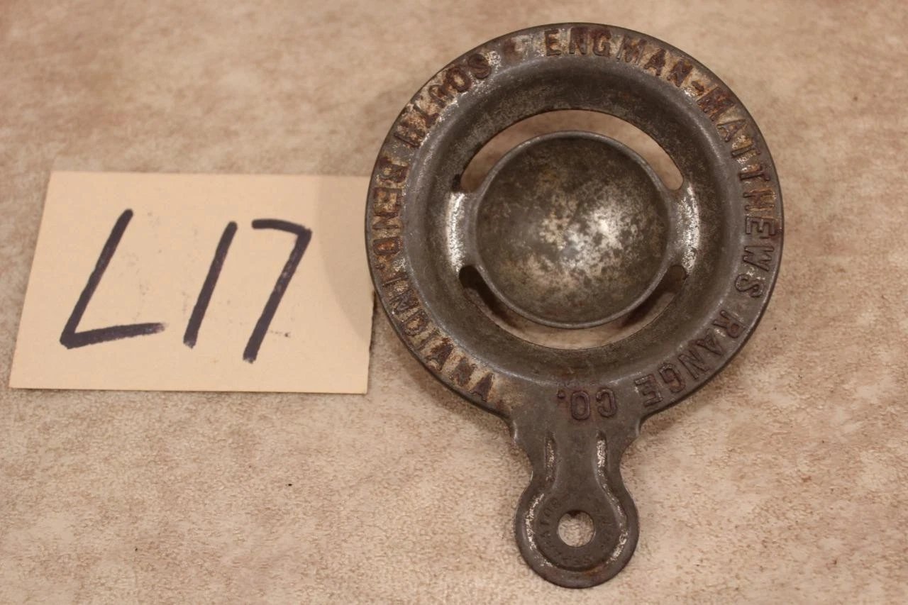 L17 VINTAGE ENGMAN MATTHEWS RANGE CO. SOUTH BEND INDIANA TIN EGG SEPARATOR
Opens in a new window or