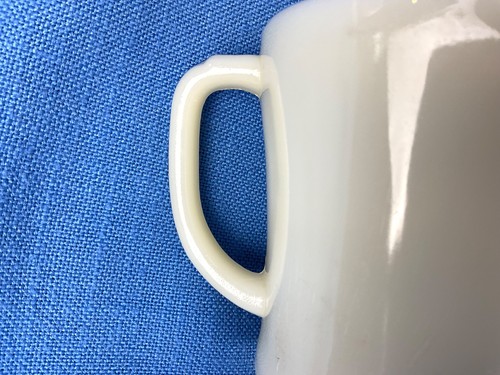 (2) Vintage FireKing Ivory Milk Glass Flat-Bottom D-Handle Coffee Mugs VGVC - Picture 3 of 14
