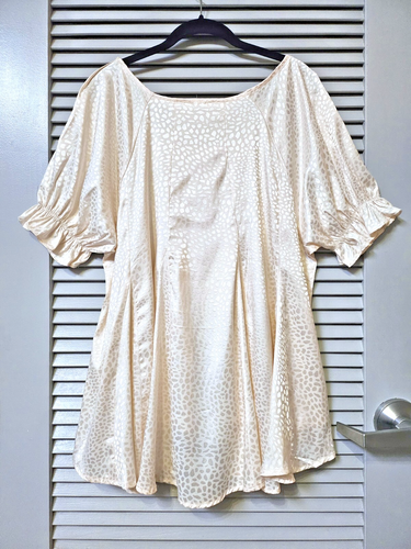 Creme Tier Satin Pttrn Schwanz Saum Plissee Top XL mit Anthropologie Ohrringe - Bild 4 von 4