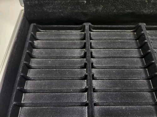 Vintage Cassette Carry Case Storage Briefcase with 30 Classic Country Tapes - Imagen 14 de 24