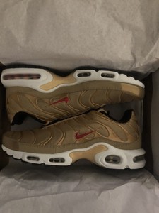 air max plus qs metallic gold