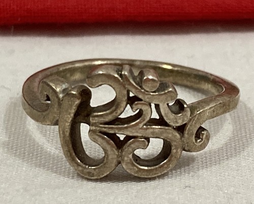 Anello Vintage INDUISMO OM SIMBOLO SACRO RELIGIOSO ARGENTO STERLING 925 MISURA 5,5 - Foto 2 di 11