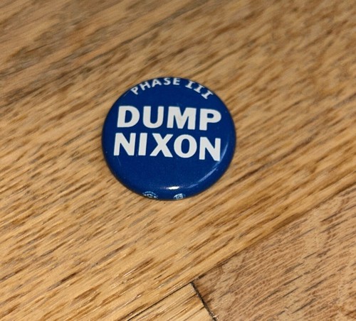 2 Buttons - SUPPORT PHASE III -DUMP NIXON & PHASE III - DUMP NIXON (Blue) #7 - Picture 2 of 5