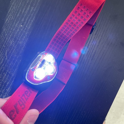 Energizer Vision Headlight 100 Lumens LED Headlamp Red 3 Modes - Picture 3 of 3