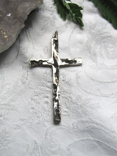 LG DESIGNER HANDMADE SOLID STERLING SILVER CRATER CROSS - Picture 3 of 4