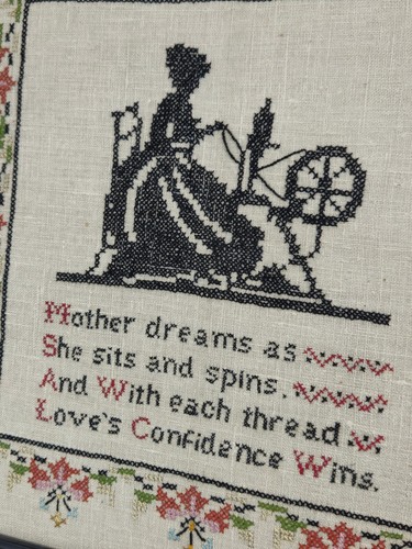Kreuzstich Leinen Muster Vintage Spinnrad Folk Handarbeit gerahmt 14x14 - Bild 3 von 11