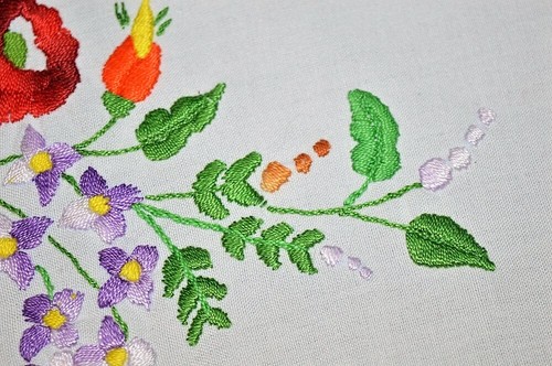 HUNGARIAN KALOCSA! VINTAGE HAND EMBROIDERED SPRING RUNNER WITH PURPLE EDGE - Picture 6 of 12