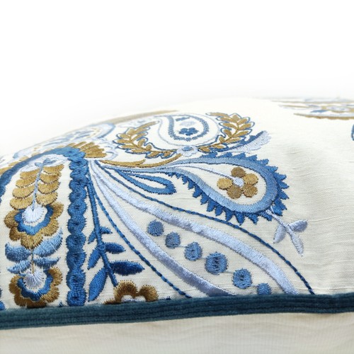 Cuscino arredo in tessuto Travers Balboa Paisley ricamo blu ocra su fondo bianco - Picture 4 of 6