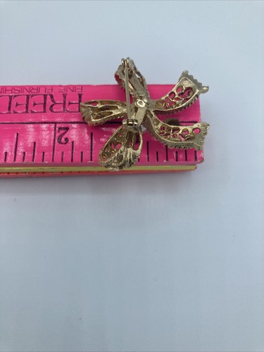Beautiful Gold Tone Filigree Style Bow Brooch Pink Rhinestones Faux Pearl Center - Picture 13 of 15