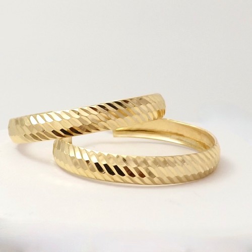 UnoAerre Solid 18k Gold Italian 750 Diamond Cut Round Hoop Earrings New Sparkly - Picture 8 of 9