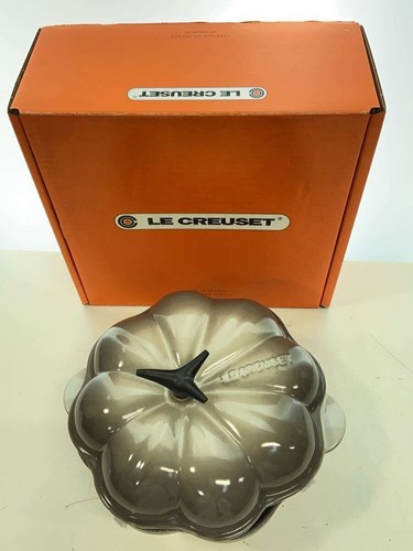 LE CREUSET pot size: 22cm Gray Used Width: 26cm Height: 16cm Depth: 22cm Japan - Picture 2 of 5