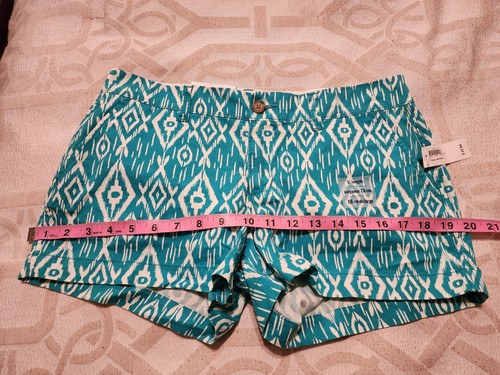 Pantalones Cortos Old Navy Diseño Geométrico Verde y Crema Talla 4 Entrepierna 3" - Imagen 7 de 7