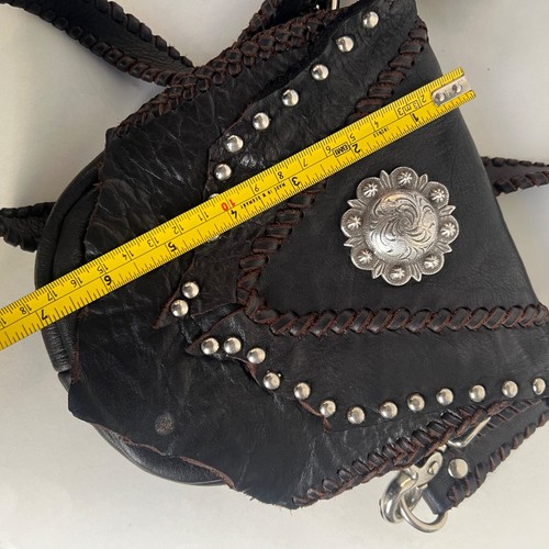 Borsa a tracolla TRIBE AMERICA in pelle marrone scuro con borchie - Foto 4 di 24