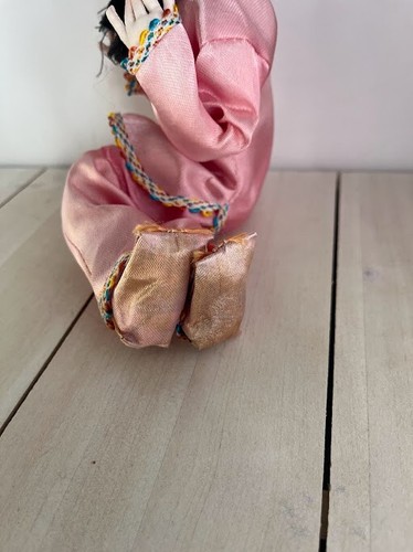 Beautiful Big eye'd doll. Possibly Bradley. Vintage great condition - Picture 7 of 10