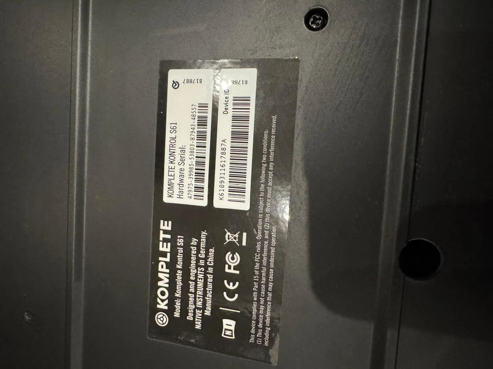 Native Instruments Komplete Kontrol S61 - Image 3 of 4