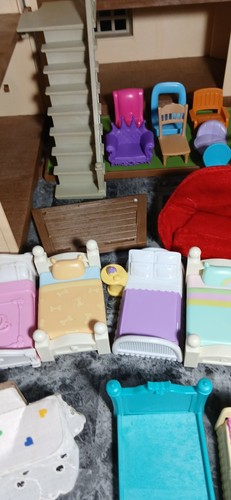 Calico Critters Luxus Stadthaus mit 55 Möbeln & Zubehör - Bild 9 von 24
