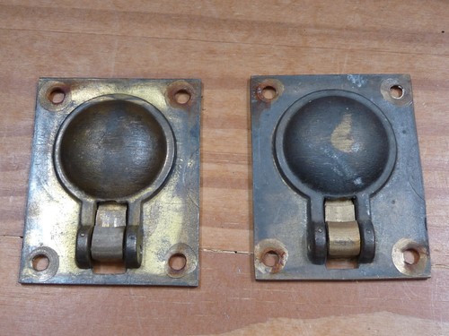 Pair of cast brass lifting rings, drawer pulls, 60 x 50cm. Used. - Bild 3 von 3