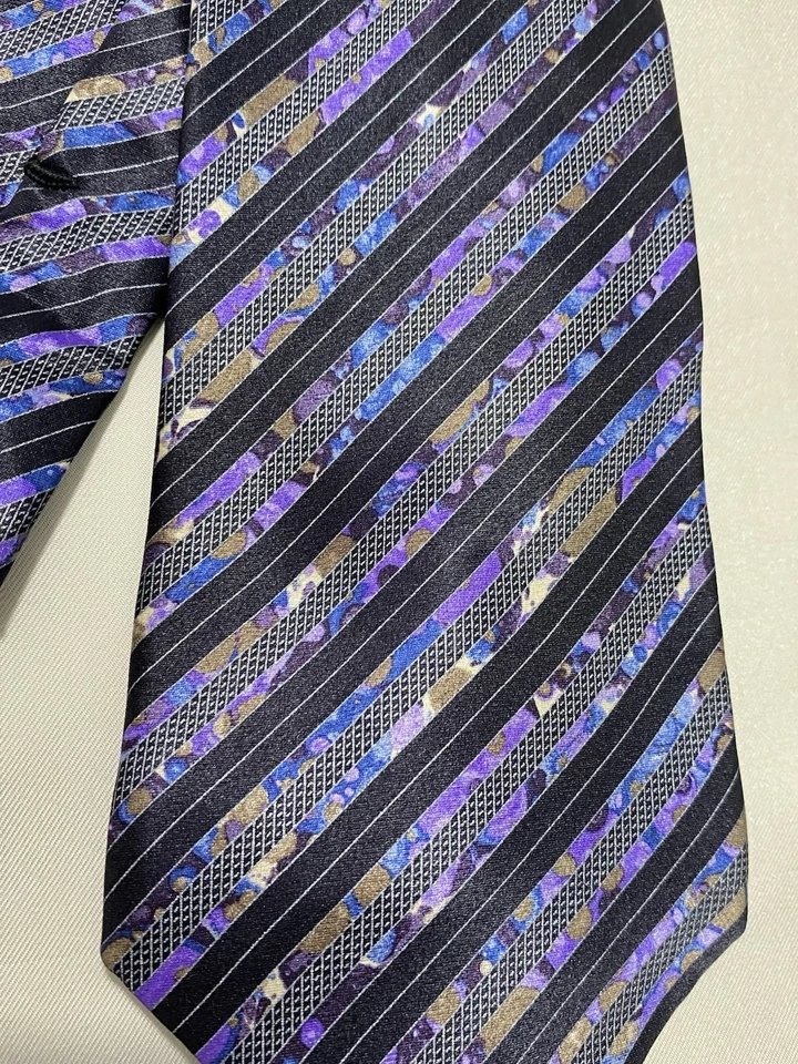 BRIONI Dis. 2s298. Corbata de seda azul de lujo hecha en Italia  Foto 2 de 4