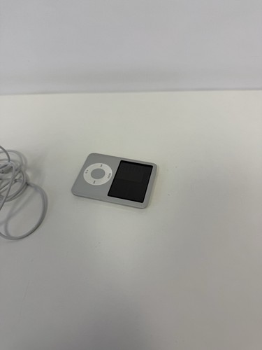 Apple iPod Nano 3rd Generation A1236 4GB Silver - Tested & Working - Picture 6 of 15