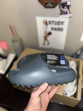 Adidas Yeezy Slide Men’s Size 9 Slate Marine