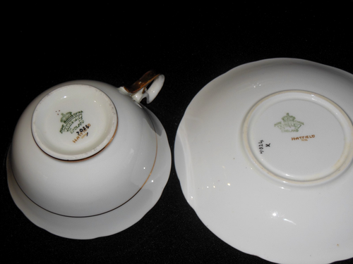Aynsley Hatfield Red Maroon Gold Filigree Teacup & Saucer Roses Assorted Flowers - Picture 6 of 6