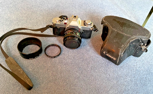 Vintage Canon AV-1 analoge Spiegelreflexkamera mit FD 50mm 1.8 Objektiv, Tasche, Trageriemen + - ungetestet
