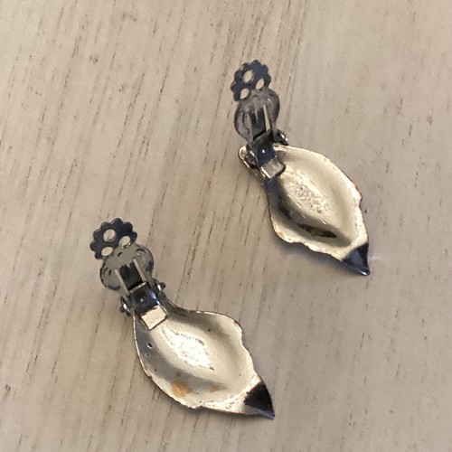 Stunning Vintage Silvertone Textured Leaf Design Clip Earrings - Picture 7 of 14