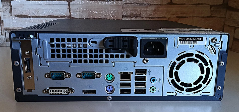 Pc Fujitsu Esprimo C700 I5-2400 / 4 GB / 320 GB / DVD / Mouse Nuovo - Perfetto - Immagine 2 di 3