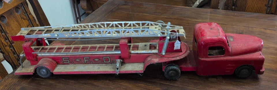 Vintage Structo SFD Fire Truck Engine Extension Hook & Ladder pressed steel - Image 2 of 4