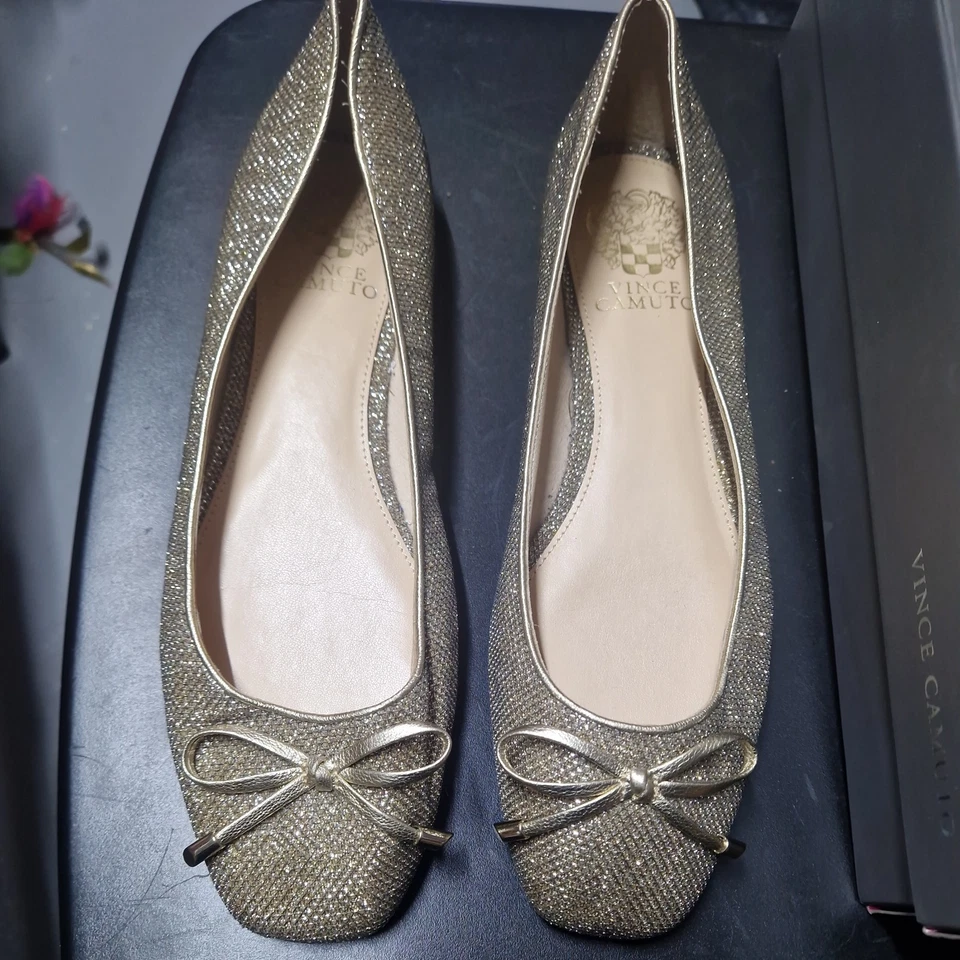 VINCE CAMUTO SIGNATURE BRAYDEE GOLD COMB GLITTER FLATS Size UK 7.5/ US 9 - Image 2 of 4